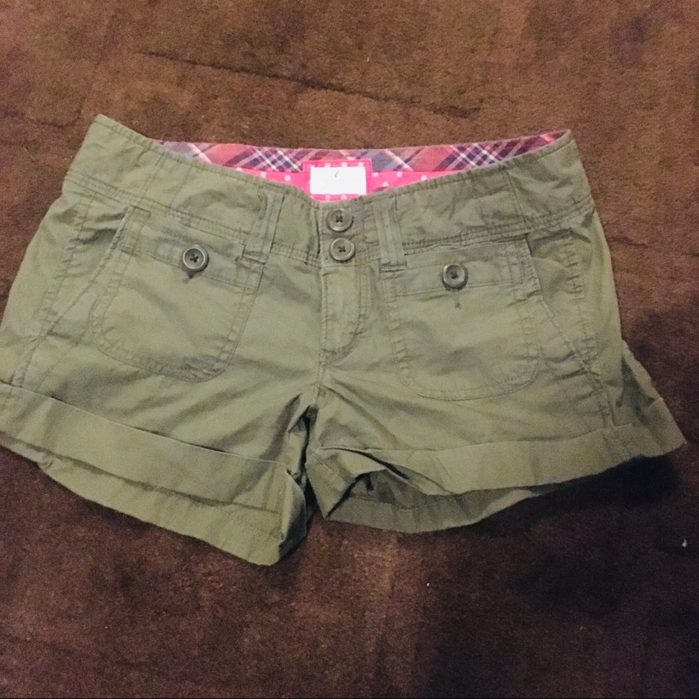 NWOT Women’s Green Cargo Shorts